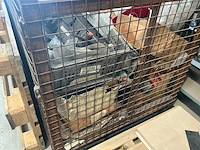 Partij schroot in gittermand - afbeelding 8 van  8