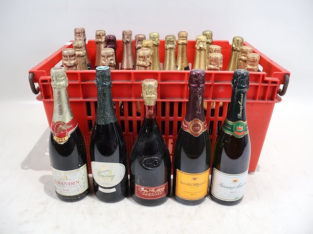 Partij schuimwijn - afbeelding 1 van  6