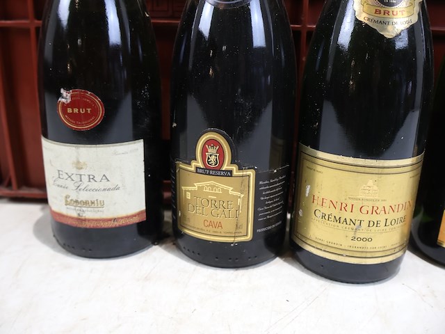 Partij schuimwijn - afbeelding 3 van  7