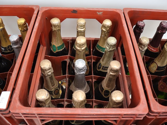 Partij schuimwijn - afbeelding 6 van  7