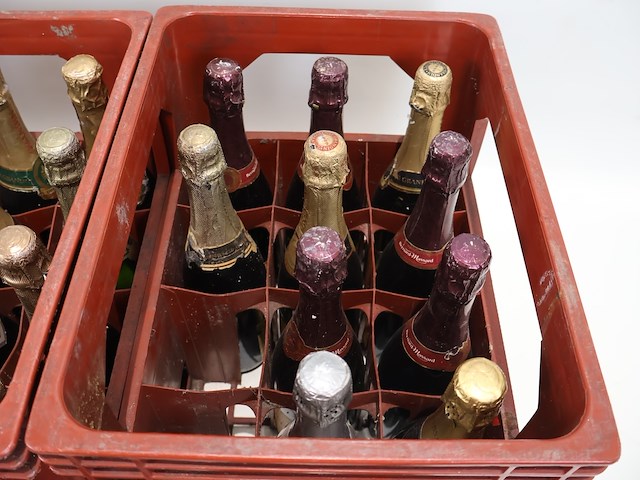 Partij schuimwijn - afbeelding 7 van  7