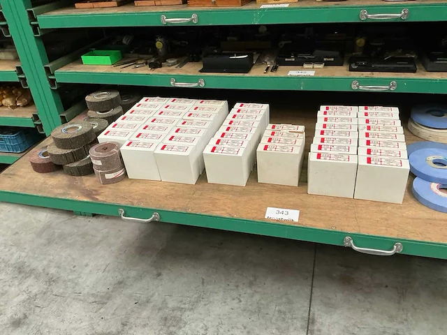 Partij schuur- en slijpmiddelen - afbeelding 1 van  6