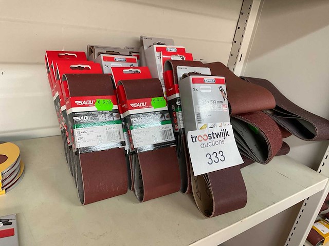 Partij schuur banden - afbeelding 1 van  6