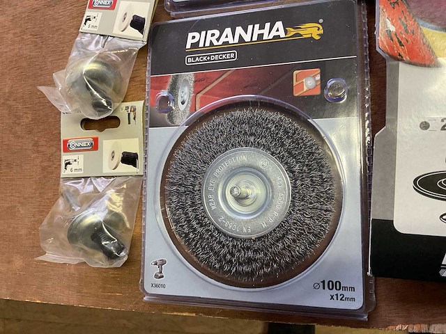 Partij schuurgereedschap - afbeelding 2 van  9