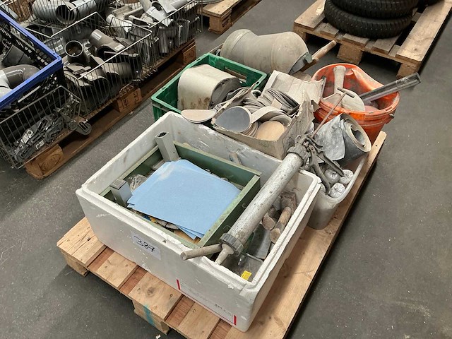 Partij schuurpapier en kit - afbeelding 1 van  8