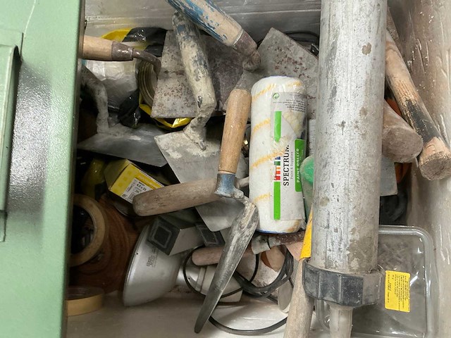 Partij schuurpapier en kit - afbeelding 3 van  8