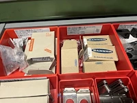 Partij sensoren en industriële elektronica - afbeelding 18 van  133