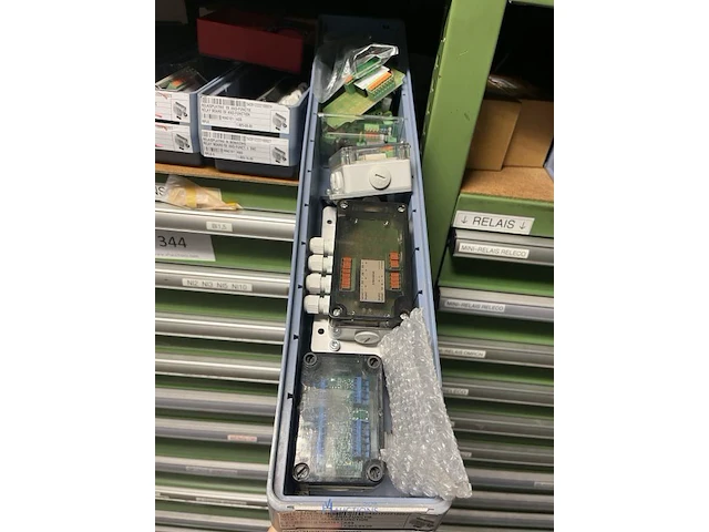 Partij sensoren en industriële elektronica - afbeelding 25 van  133