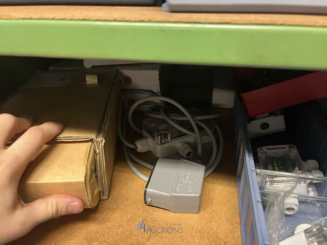 Partij sensoren en industriële elektronica - afbeelding 28 van  133