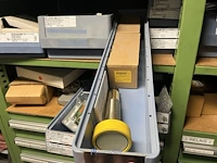 Partij sensoren en industriële elektronica - afbeelding 36 van  133