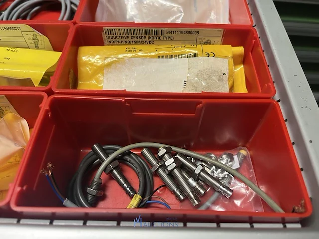 Partij sensoren en industriële elektronica - afbeelding 49 van  133