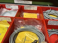 Partij sensoren en industriële elektronica - afbeelding 54 van  133