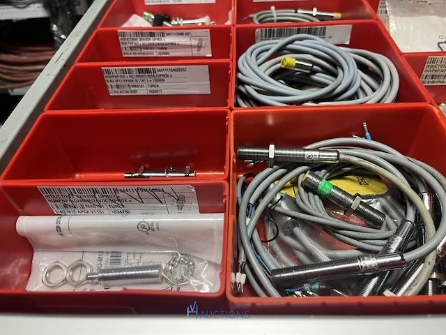 Partij sensoren en industriële elektronica - afbeelding 62 van  133
