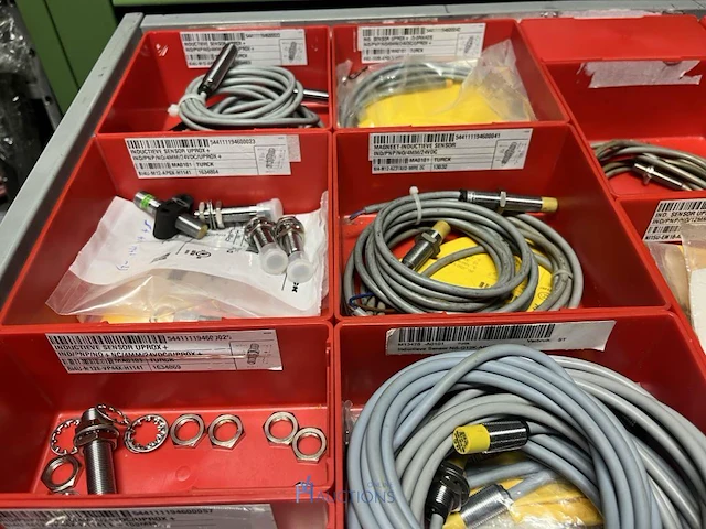 Partij sensoren en industriële elektronica - afbeelding 63 van  133