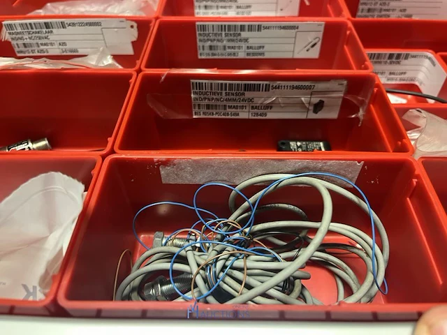 Partij sensoren en industriële elektronica - afbeelding 80 van  133