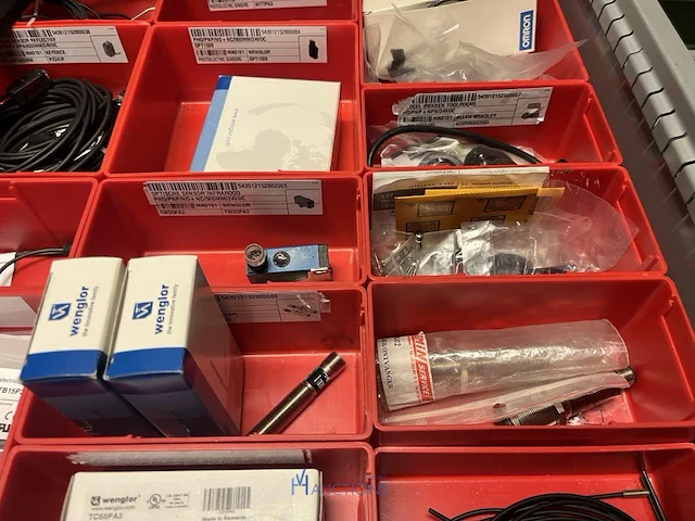 Partij sensoren en industriële elektronica - afbeelding 99 van  133