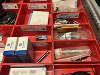 Partij sensoren en industriële elektronica - afbeelding 99 van  133