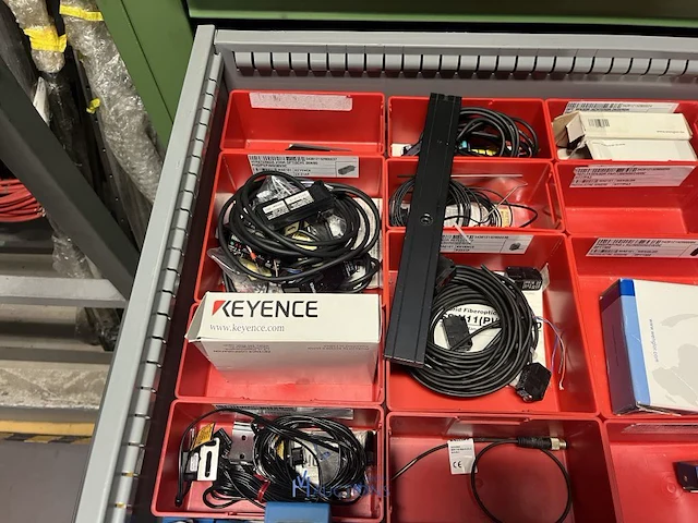 Partij sensoren en industriële elektronica - afbeelding 105 van  133