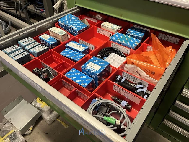 Partij sensoren en industriële elektronica - afbeelding 106 van  133