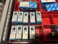 Partij sensoren en industriële elektronica - afbeelding 107 van  133