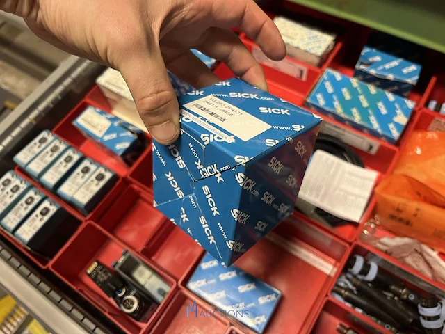 Partij sensoren en industriële elektronica - afbeelding 108 van  133