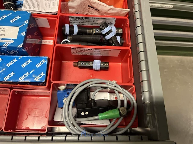 Partij sensoren en industriële elektronica - afbeelding 110 van  133