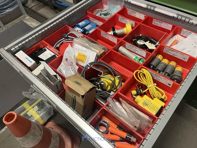 Partij sensoren en industriële elektronica - afbeelding 120 van  133