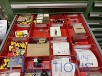 Partij sensoren en industriële elektronica - afbeelding 112 van  133