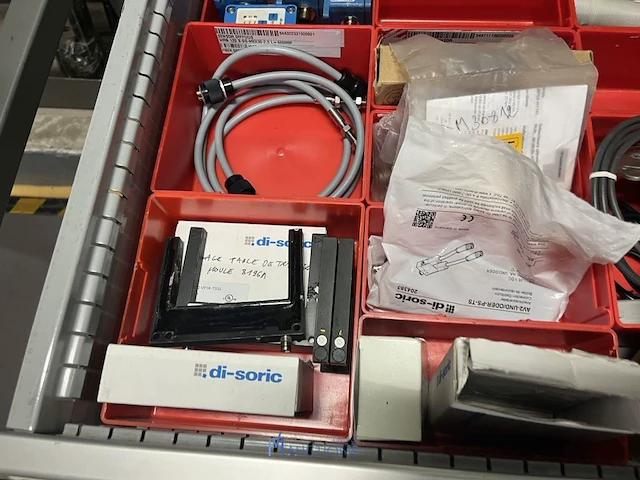 Partij sensoren en industriële elektronica - afbeelding 128 van  133