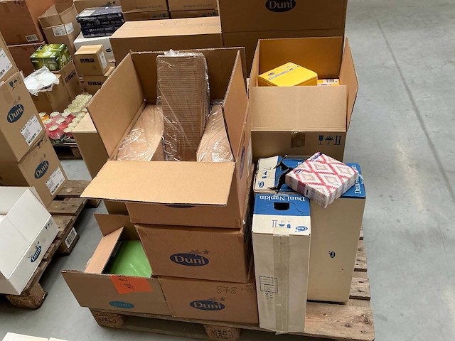 Partij servetten en kartonnen foodboxen - afbeelding 2 van  7