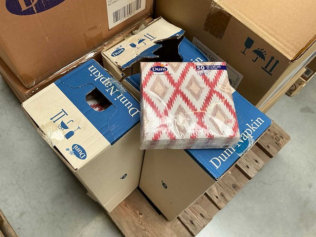 Partij servetten en kartonnen foodboxen - afbeelding 3 van  7