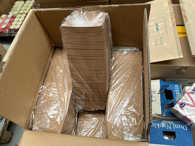 Partij servetten en kartonnen foodboxen - afbeelding 6 van  7