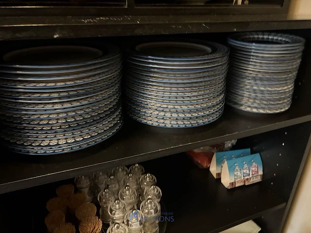 Partij servies en decoratie - afbeelding 3 van  23