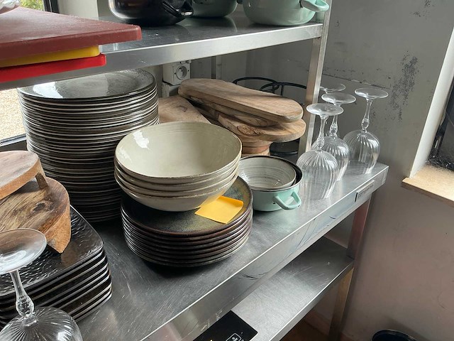Partij servies en keuken benodigdheden - afbeelding 8 van  35