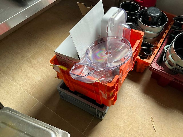 Partij servies en keuken benodigdheden - afbeelding 11 van  35