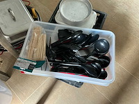 Partij servies en keuken benodigdheden - afbeelding 17 van  35
