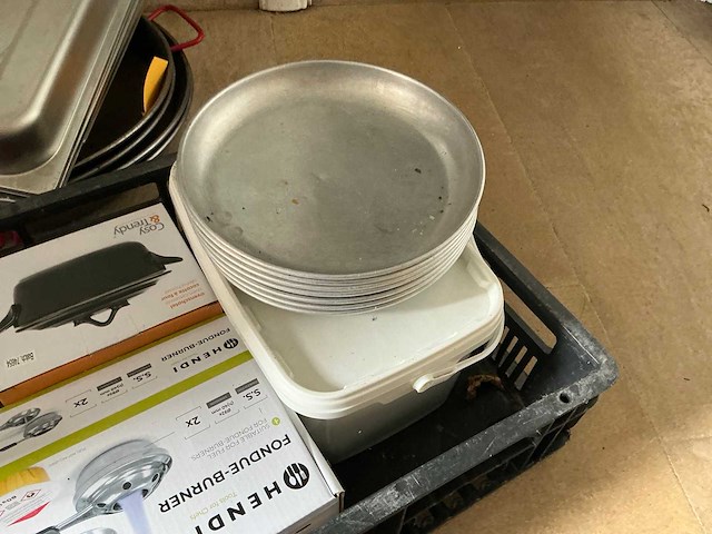 Partij servies en keuken benodigdheden - afbeelding 19 van  35