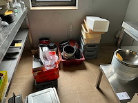 Partij servies en keuken benodigdheden - afbeelding 23 van  35