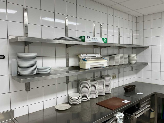 Partij servies en keukentoebehoren - afbeelding 1 van  11
