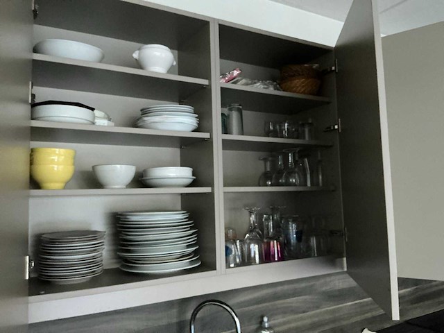 Partij servies, glaswerk en bestekken - afbeelding 1 van  7