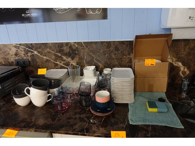 Partij servies - afbeelding 1 van  15