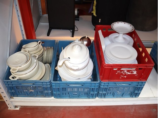 Partij servies - afbeelding 1 van  7