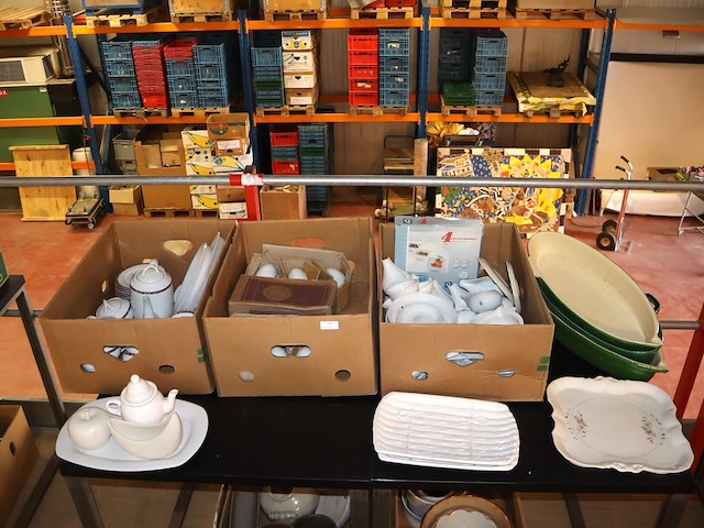 Partij servies - afbeelding 1 van  13