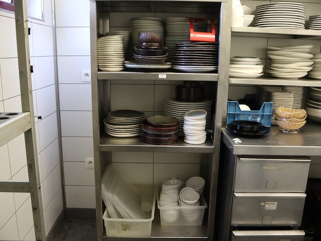 Partij servies - afbeelding 1 van  9