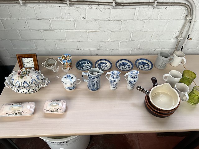 Partij servies,zetel en zitjes - afbeelding 2 van  14