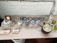 Partij servies,zetel en zitjes - afbeelding 2 van  14