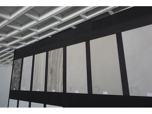 Partij showroom tegels - afbeelding 1 van  7