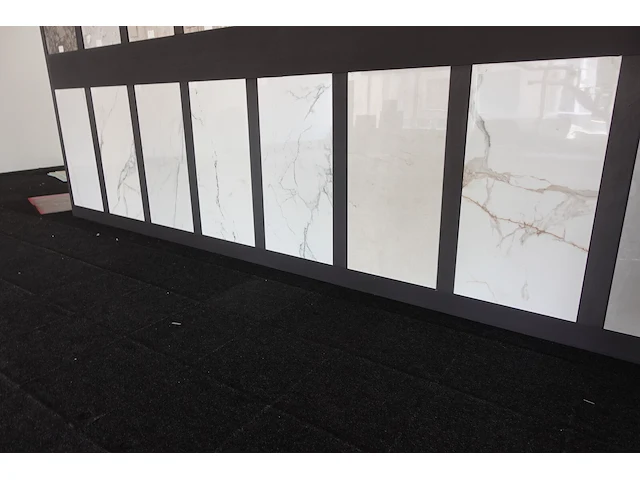 Partij showroom tegels - afbeelding 1 van  8