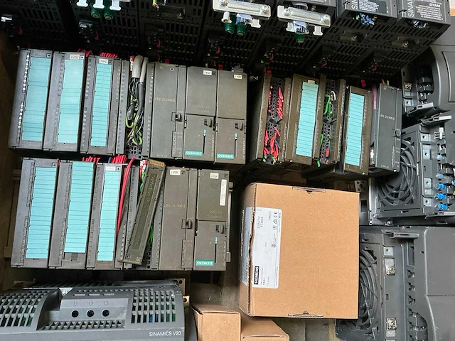 Partij siemens frequentieregelaars en plc modules - afbeelding 2 van  13