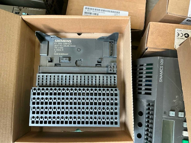 Partij siemens frequentieregelaars en plc modules - afbeelding 3 van  13